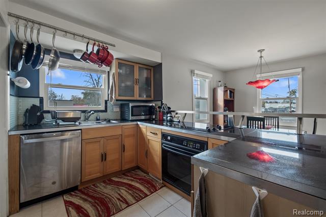 Builiding view nine for 2435 Sunnyknoll, Berkley, MI. 48072