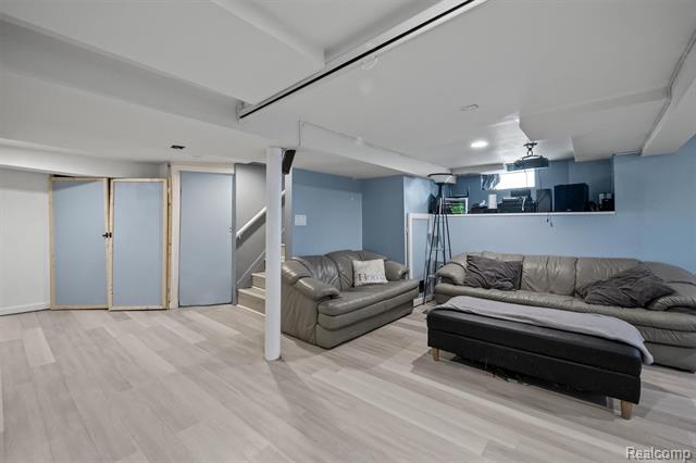 Builiding view nineteen for 2435 Sunnyknoll, Berkley, MI. 48072