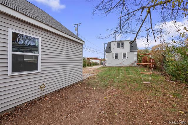 Builiding view one for 2435 Sunnyknoll, Berkley, MI. 48072