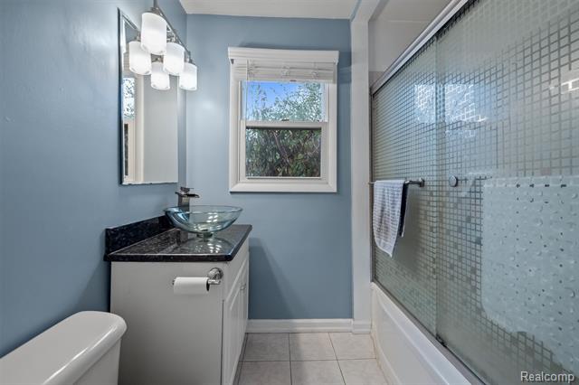 Builiding view seven for 2435 Sunnyknoll, Berkley, MI. 48072