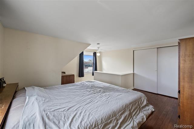 Builiding view sixteen for 2435 Sunnyknoll, Berkley, MI. 48072