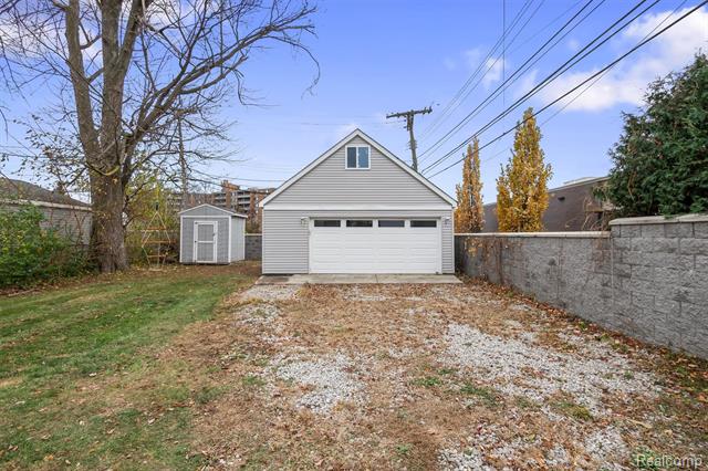 Builiding view twenty four for 2435 Sunnyknoll, Berkley, MI. 48072