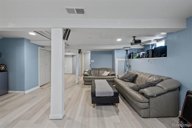 Builiding view twenty for 2435 Sunnyknoll, Berkley, MI. 48072