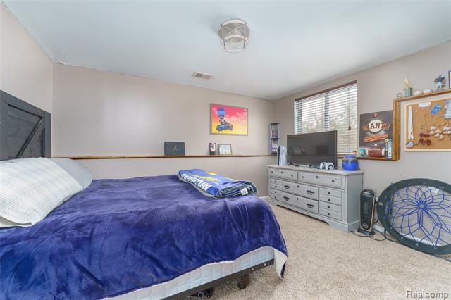 Builiding view eighteen for 7047 Bennington Greens, Owosso, MI. 48867