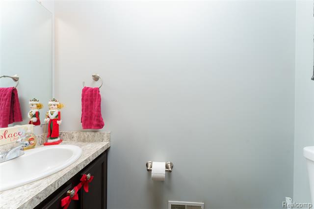 Builiding view seventeen for 7047 Bennington Greens, Owosso, MI. 48867