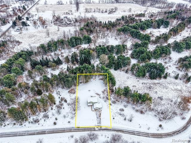 Builiding view thirty seven for 7047 Bennington Greens, Owosso, MI. 48867