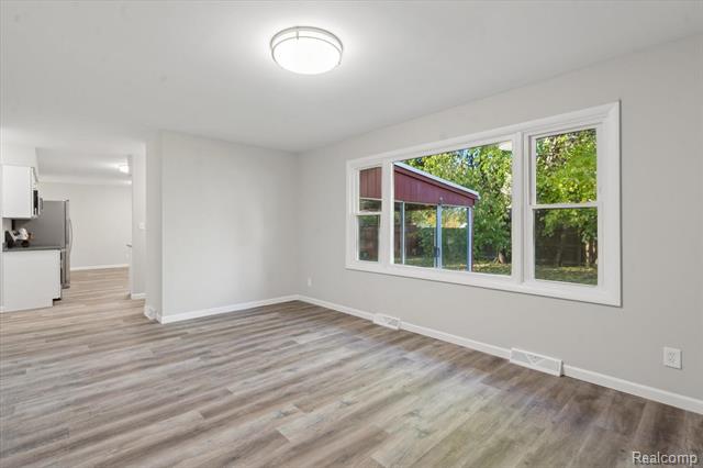 Builiding view fifteen for 2055 Holly, Charlotte, MI. 48813