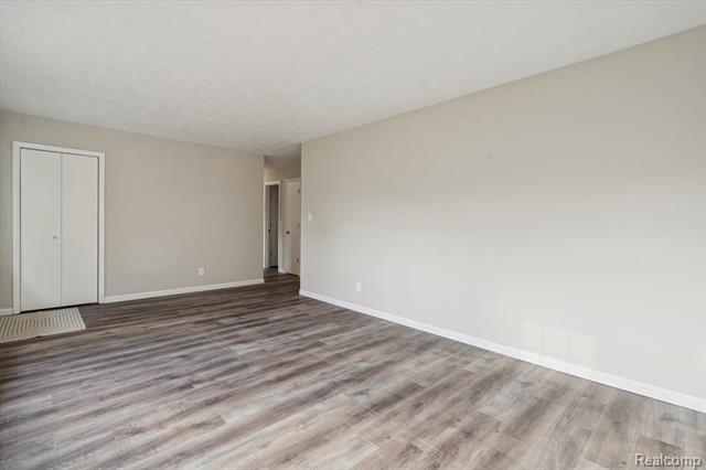 Builiding view five for 2055 Holly, Charlotte, MI. 48813