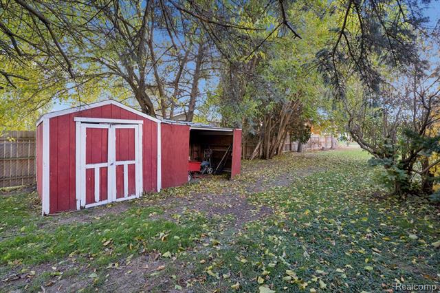 Builiding view forty for 2055 Holly, Charlotte, MI. 48813