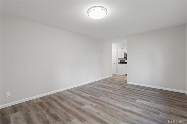 Builiding view fourteen for 2055 Holly, Charlotte, MI. 48813