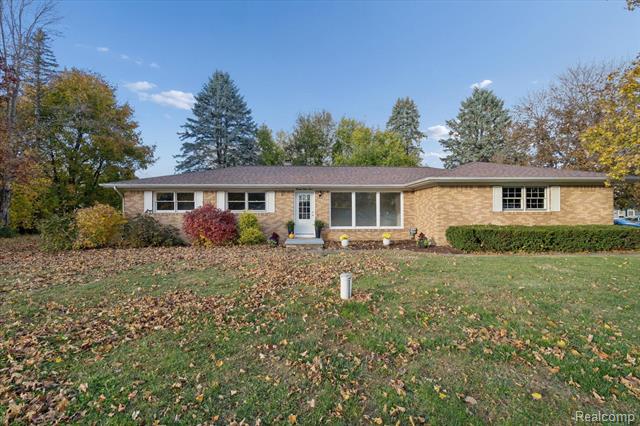 Builiding view one for 2055 Holly, Charlotte, MI. 48813