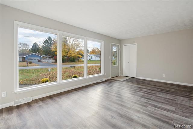 Builiding view six for 2055 Holly, Charlotte, MI. 48813