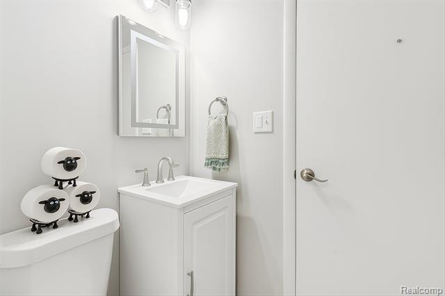 Builiding view sixteen for 2055 Holly, Charlotte, MI. 48813