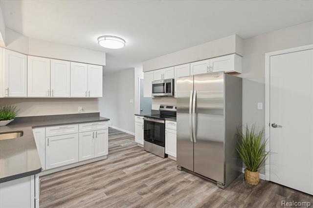 Builiding view ten for 2055 Holly, Charlotte, MI. 48813