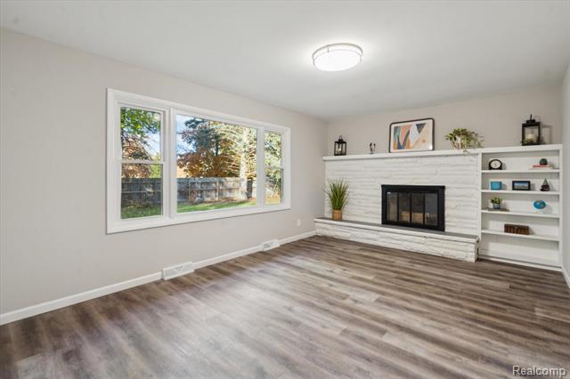 Builiding view thirteen for 2055 Holly, Charlotte, MI. 48813