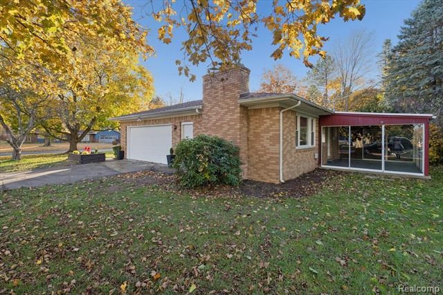 Builiding view thirty eight for 2055 Holly, Charlotte, MI. 48813