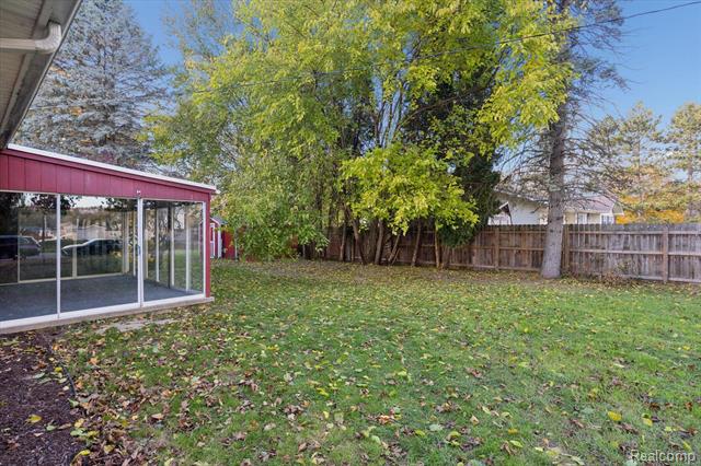 Builiding view thirty four for 2055 Holly, Charlotte, MI. 48813