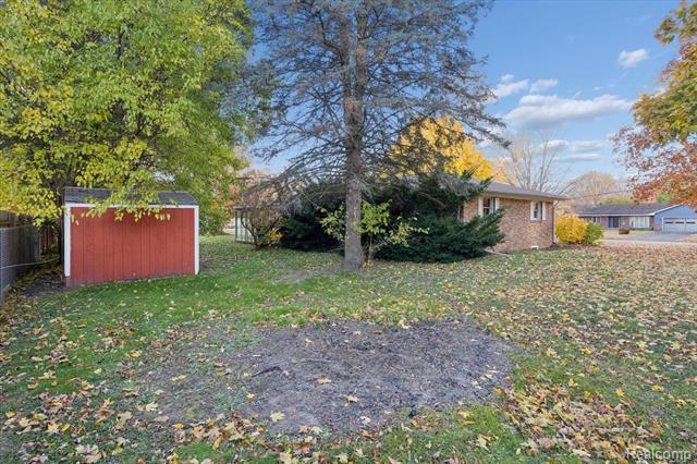 Builiding view thirty nine for 2055 Holly, Charlotte, MI. 48813