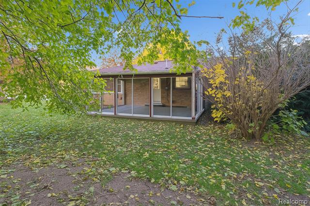 Builiding view thirty seven for 2055 Holly, Charlotte, MI. 48813