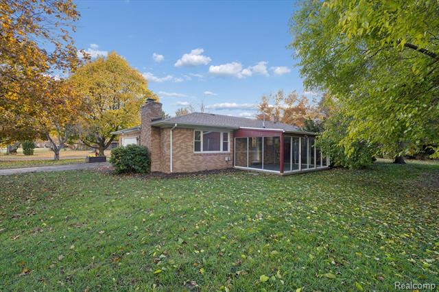 Builiding view thirty six for 2055 Holly, Charlotte, MI. 48813