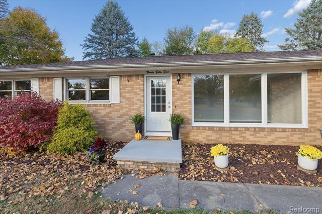 Builiding view three for 2055 Holly, Charlotte, MI. 48813