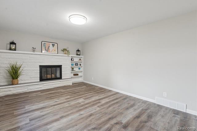 Builiding view twelve for 2055 Holly, Charlotte, MI. 48813