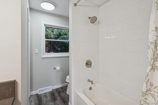 Builiding view twenty four for 2055 Holly, Charlotte, MI. 48813