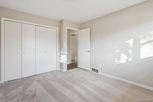 Builiding view twenty one for 2055 Holly, Charlotte, MI. 48813