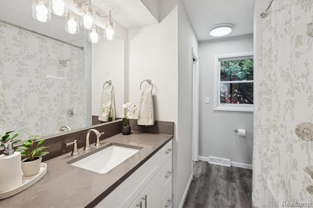 Builiding view twenty three for 2055 Holly, Charlotte, MI. 48813