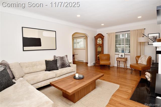 Builiding view five for 800 Maplegrove, Royal Oak, MI. 48067