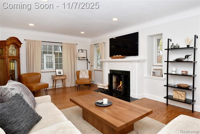 Builiding view four for 800 Maplegrove, Royal Oak, MI. 48067