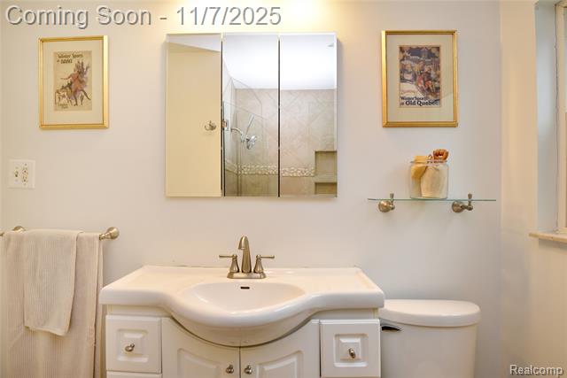 Builiding view seventeen for 800 Maplegrove, Royal Oak, MI. 48067