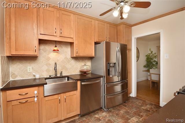 Builiding view ten for 800 Maplegrove, Royal Oak, MI. 48067