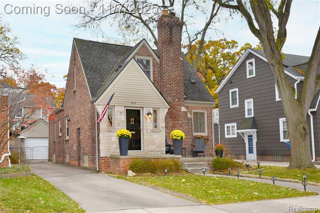 Builiding view thirty nine for 800 Maplegrove, Royal Oak, MI. 48067