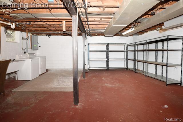 Builiding view thirty one for 800 Maplegrove, Royal Oak, MI. 48067