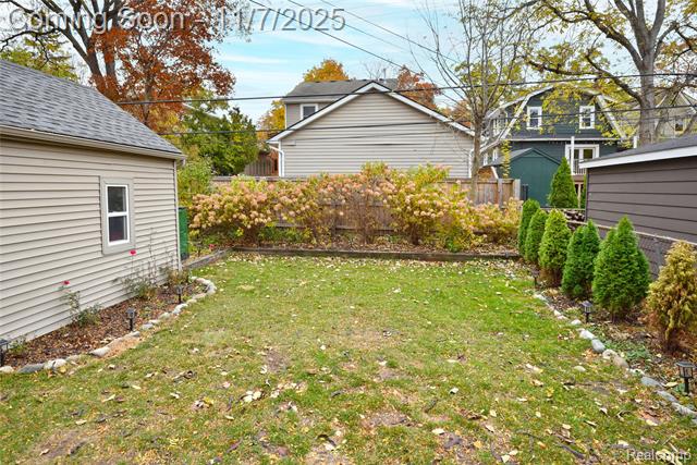 Builiding view thirty seven for 800 Maplegrove, Royal Oak, MI. 48067