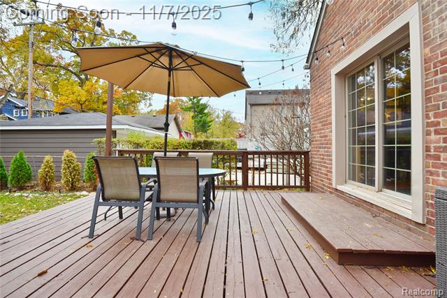 Builiding view thirty three for 800 Maplegrove, Royal Oak, MI. 48067