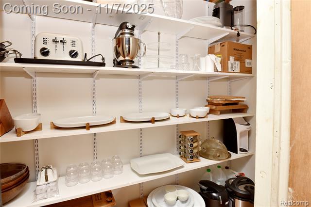 Builiding view thirty for 800 Maplegrove, Royal Oak, MI. 48067