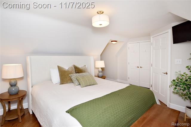 Builiding view twenty four for 800 Maplegrove, Royal Oak, MI. 48067