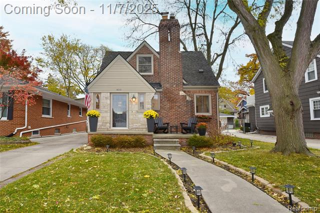 front view for 800 Maplegrove Ave, Royal Oak, Mi. 48067