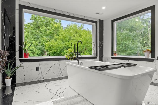 Builiding view nineteen for 2283 Lamothe, Detroit, MI. 48206