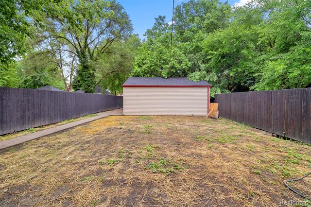 Builiding view twenty seven for 2283 Lamothe, Detroit, MI. 48206