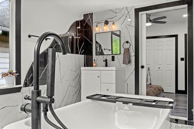 Builiding view twenty for 2283 Lamothe, Detroit, MI. 48206