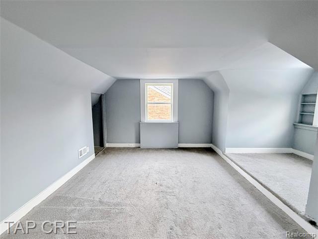 Builiding view sixteen for 17351 Ilene, Detroit, MI. 48221