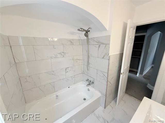 Builiding view twelve for 17351 Ilene, Detroit, MI. 48221