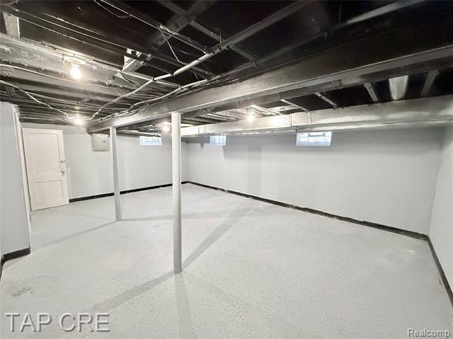 Builiding view twenty one for 17351 Ilene, Detroit, MI. 48221