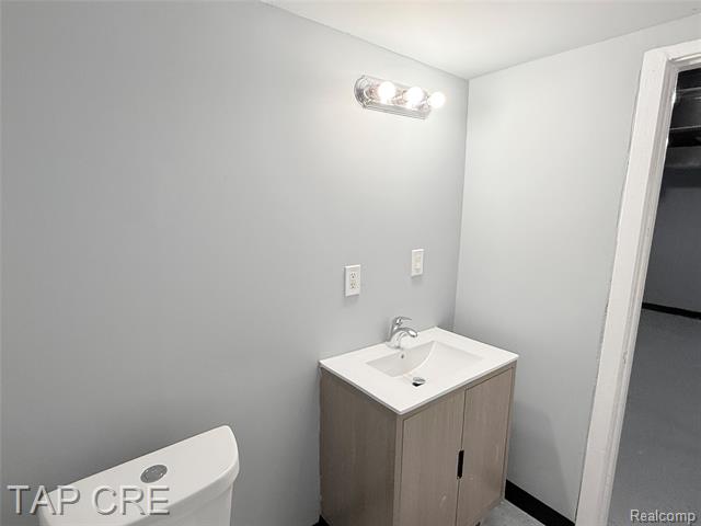 Builiding view twenty three for 17351 Ilene, Detroit, MI. 48221