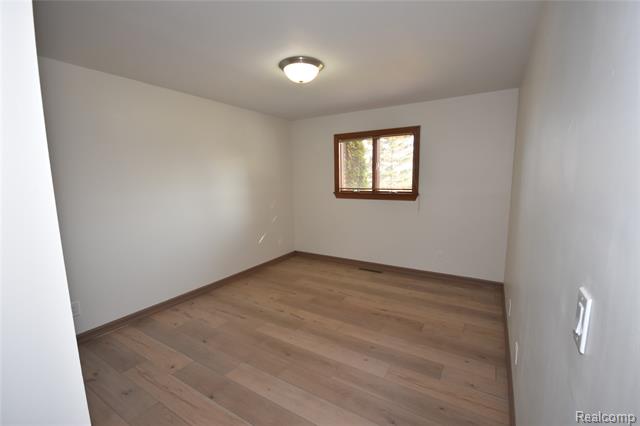 Builiding view fifteen for 5106 Lakewood, Grand Blanc, MI. 48439