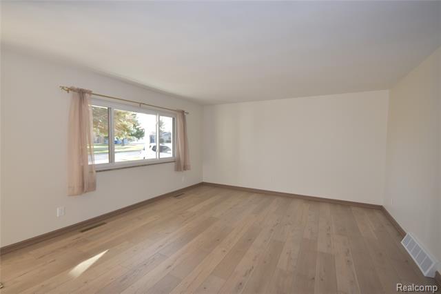 Builiding view five for 5106 Lakewood, Grand Blanc, MI. 48439