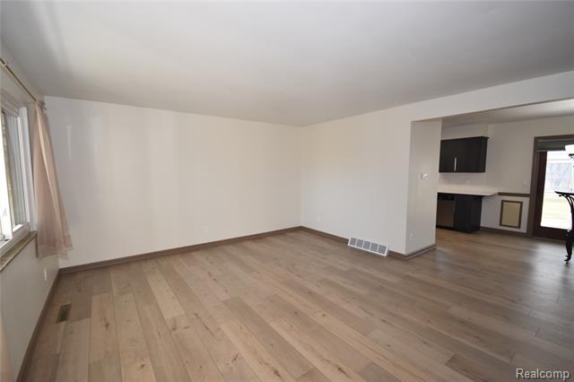 Builiding view four for 5106 Lakewood, Grand Blanc, MI. 48439